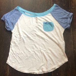 Hollister Two-Toned Pocketed Easy-Fit T-Shirt